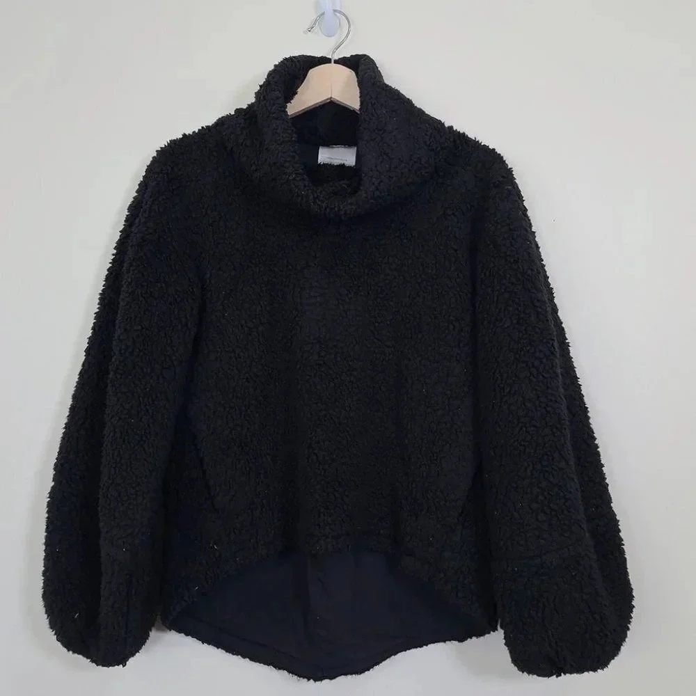 LULULEMON | WARM SHERPA PULLOVER IN BLACK